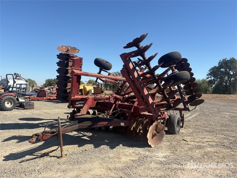 Cover-crop Case IH 596 24 ft 4 in Semi-Mount Tandem Breaking Disc — occasion