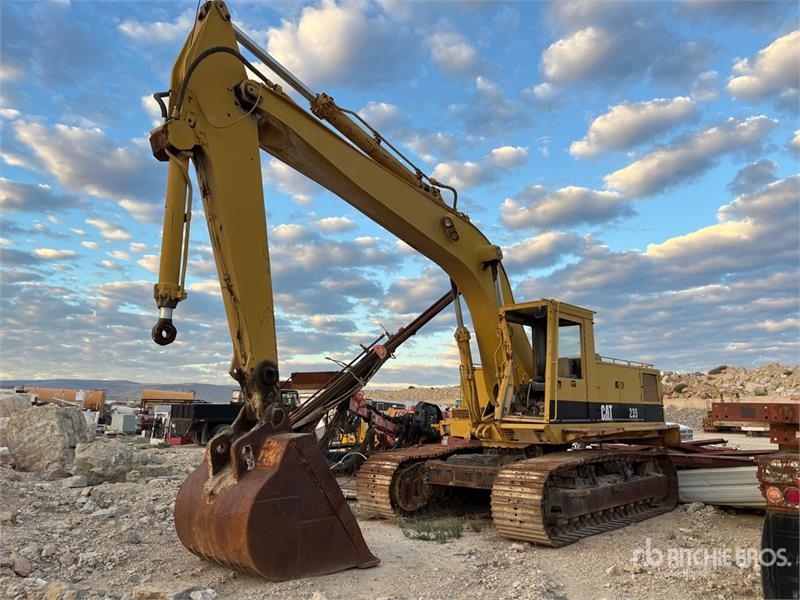 Pelle sur chenilles Caterpillar 235BH Tracked — occasion 1985, 17 677 h