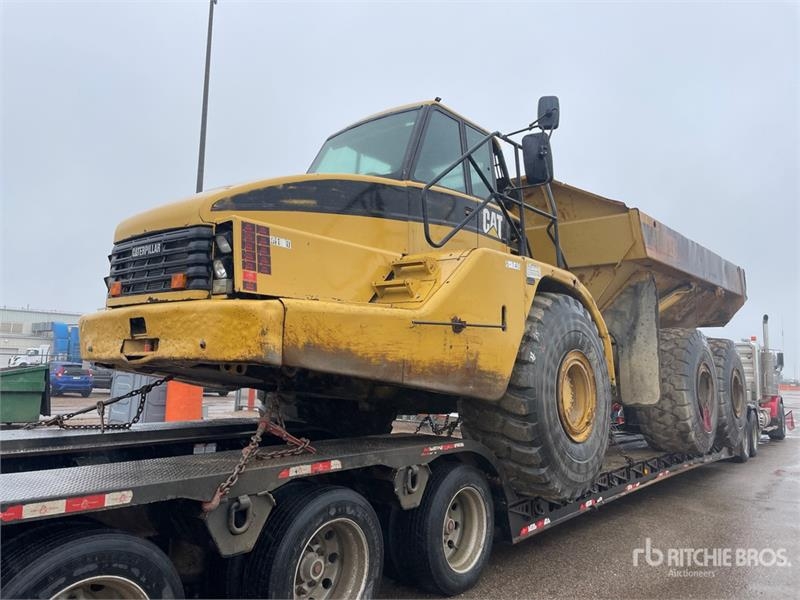 Tombereau articulé Caterpillar 740 — occasion 2002, 27 134 h
