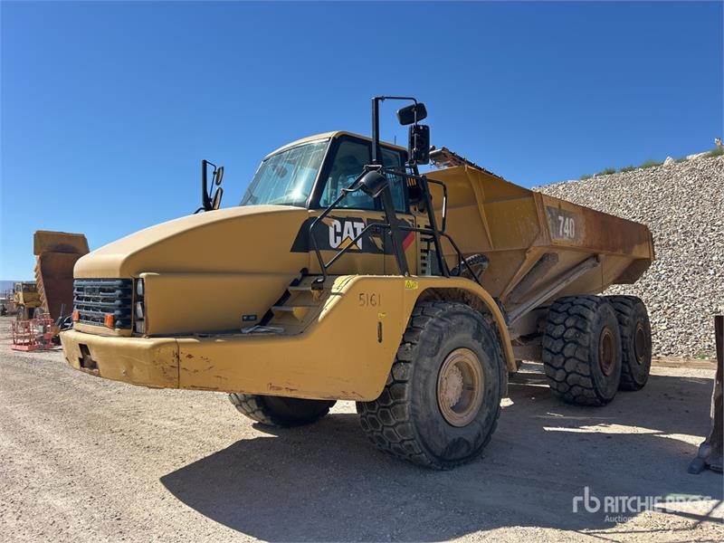 Tombereau articulé Caterpillar 740 — occasion 2010, 12 535 h
