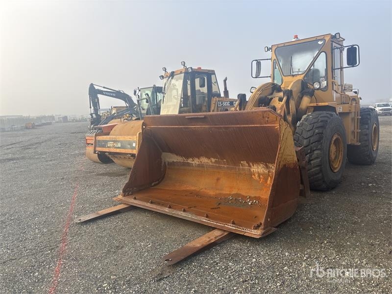 Chargeuse sur pneus Caterpillar 966C — occasion 1990