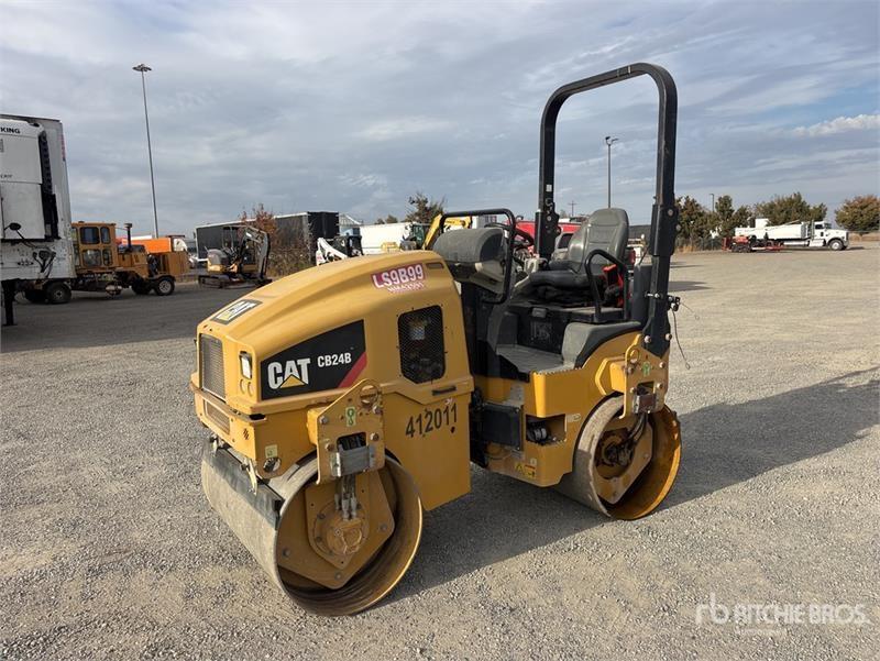 Rouleau tandem Caterpillar CB24B Double Drum Roller — occasion 2017, 2 451 h