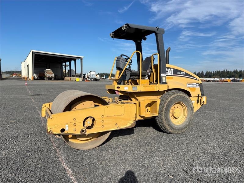Rouleau monocylindre Caterpillar CS-433E Smooth Drum Compactor — occasion 2006, 3 753 h