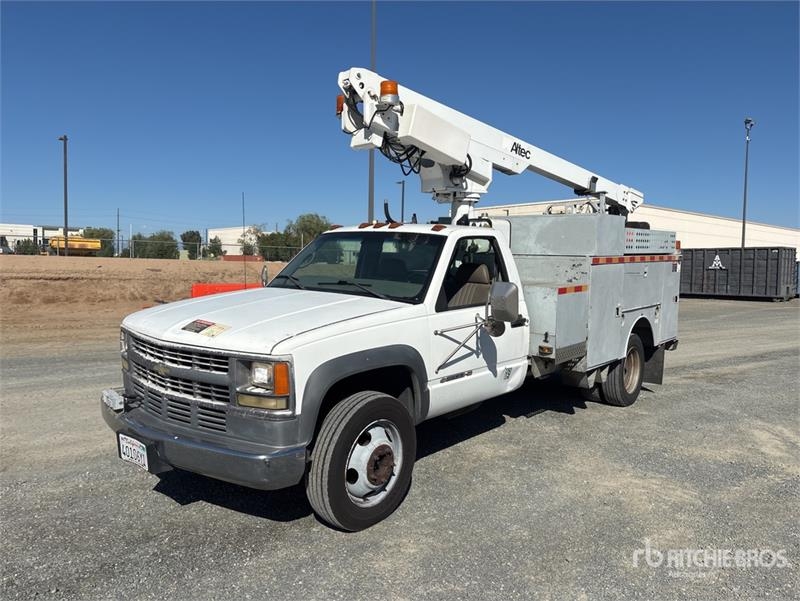 Camion nacelle Chevrolet 30.6 ft on Chevrolet C3500 4x2 Bucket — occasion 2002