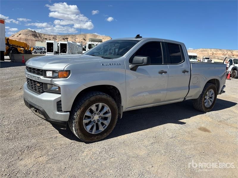 Fourgon utilitaire Chevrolet Silverado 1500 4x4 Extended Cab Pickup — occasion 2020