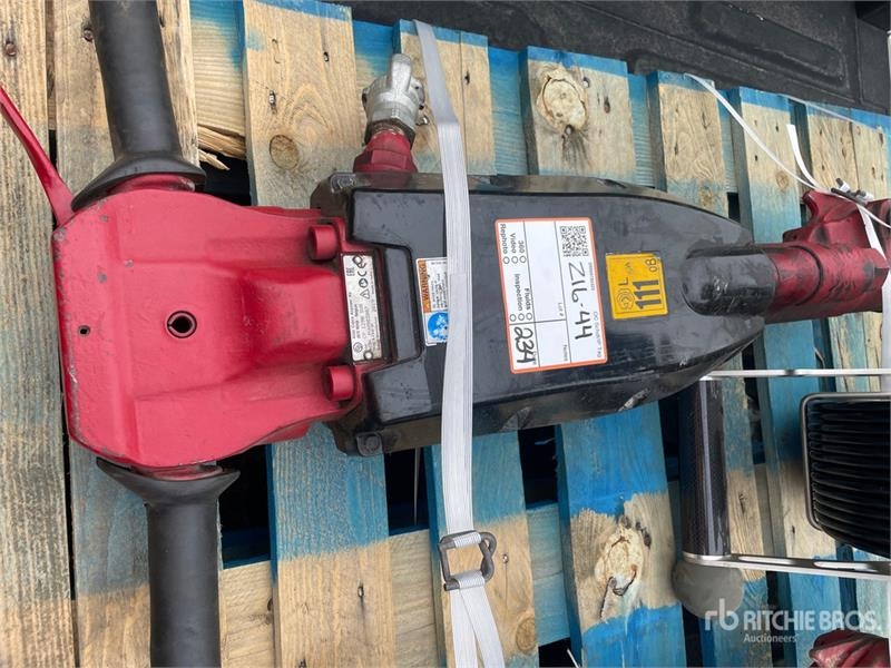 Charrue Chicago Pneumatic CP 1290 SVR Pneumatic Demolition Breaker — occasion 2019