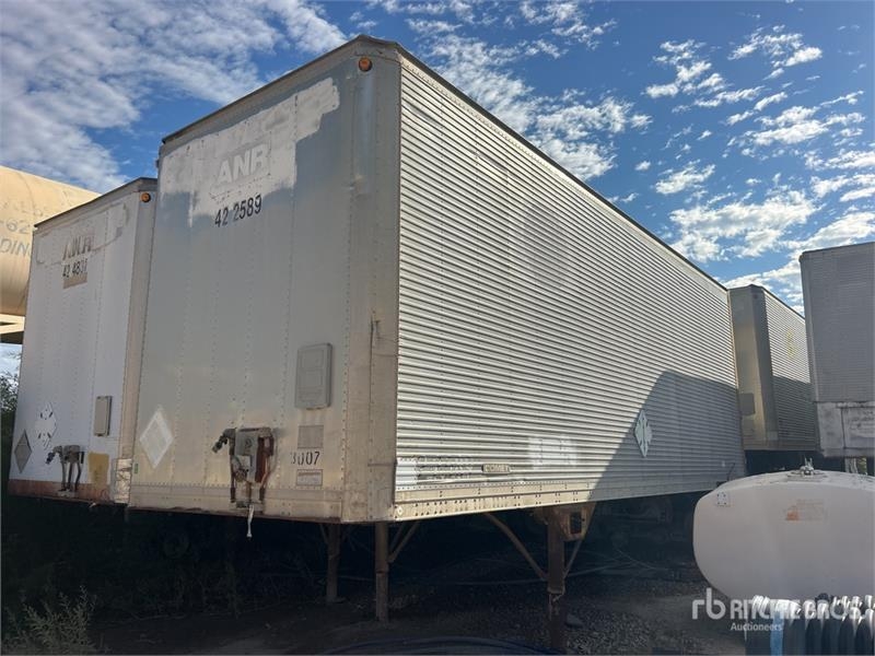 Remorque fourgon Comet 27 DVT 30 ft x 96 in S/A Van — occasion 1975