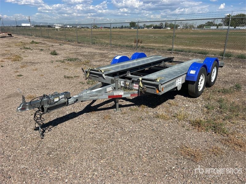 Semi-remorque porte-engins Demco AT7000P — occasion 2020