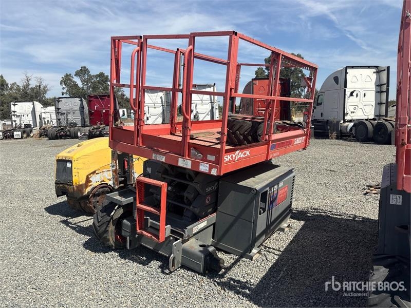Dual Fuel Scissor Lift