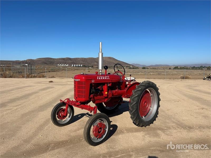 Tracteur agricole Farmall AV 2WD — occasion
