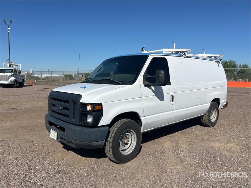 Fourgon utilitaire Ford E-150 — occasion 2013