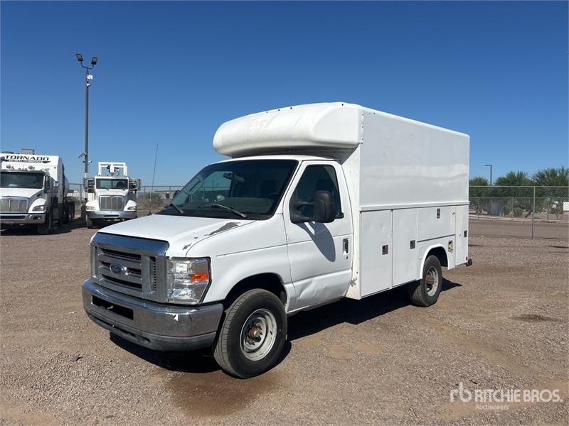 Fourgon utilitaire Ford E-350 — occasion 2011