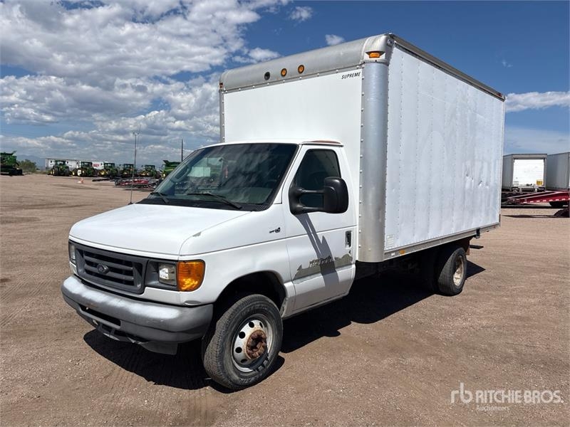 Camion fourgon Ford E350 — occasion 2004