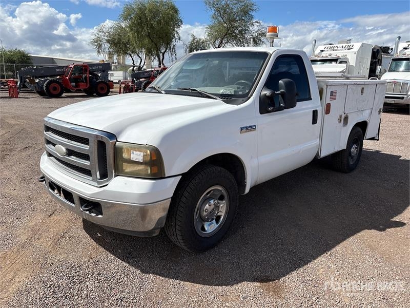 Utilitaire benne Ford F-250 — occasion 2005