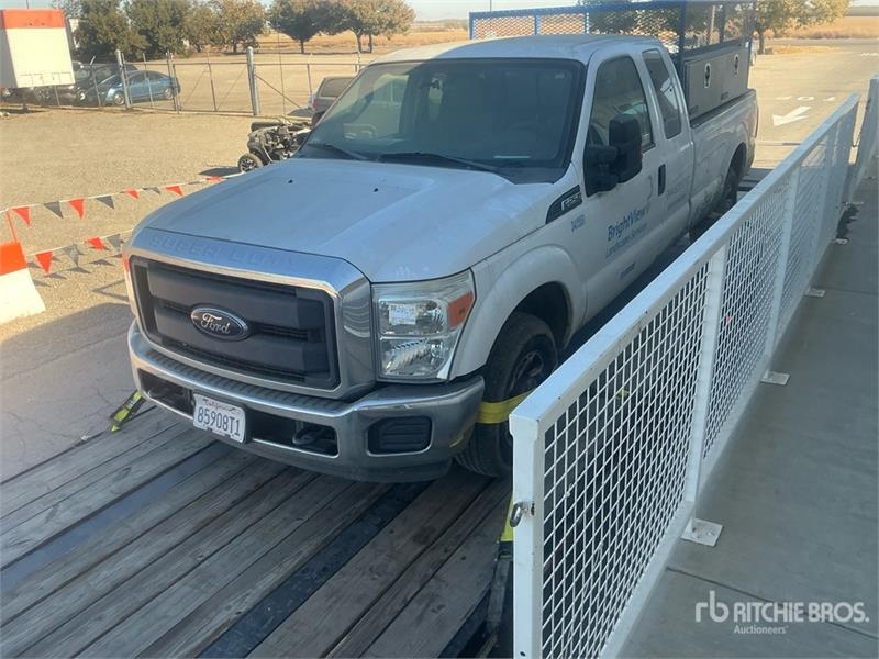 Fourgon utilitaire Ford F-250 4x2 Extended Cab Pickup — occasion 2015