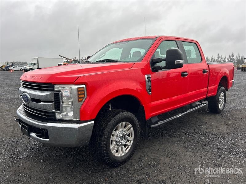 Fourgon utilitaire Ford F-250 STX 4x4 Crew Cab Pickup — occasion 2017