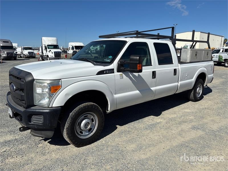 Fourgon utilitaire Ford F-250 XL 4x2 Crew Cab Pickup — occasion 2013