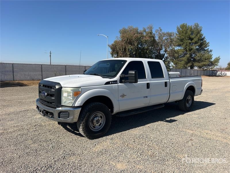 Fourgon utilitaire Ford F-250 XL 4x4 Crew Cab Pickup — occasion 2015
