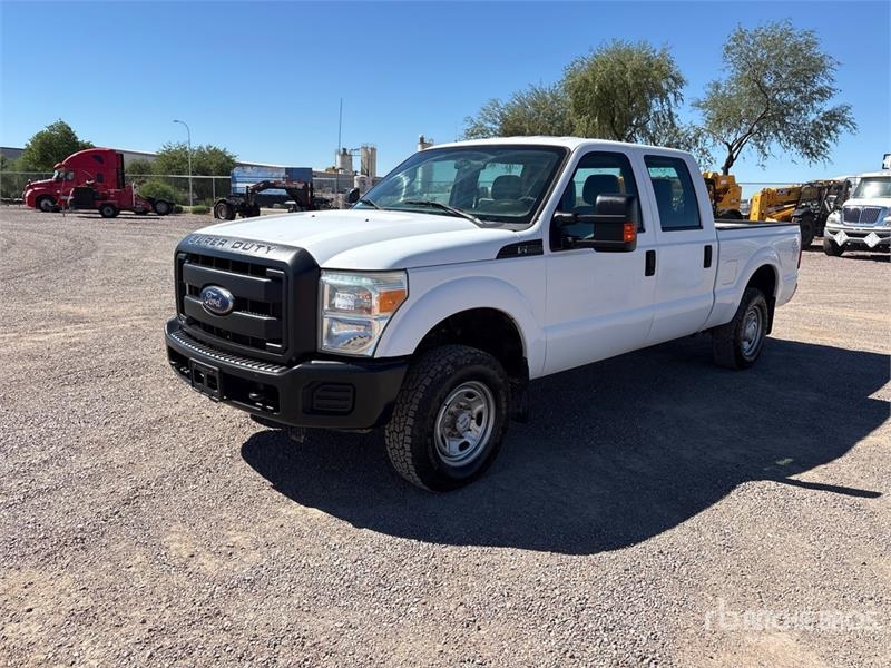 Fourgon utilitaire Ford F-250 XL 4x4 Crew Cab Pickup — occasion 2013