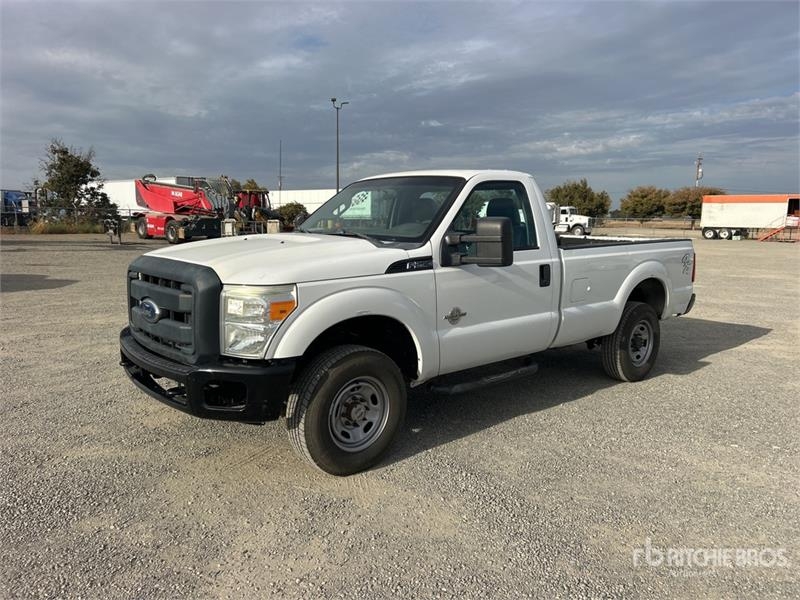 Fourgon utilitaire Ford F-250 XL 4x4 Pickup — occasion 2011