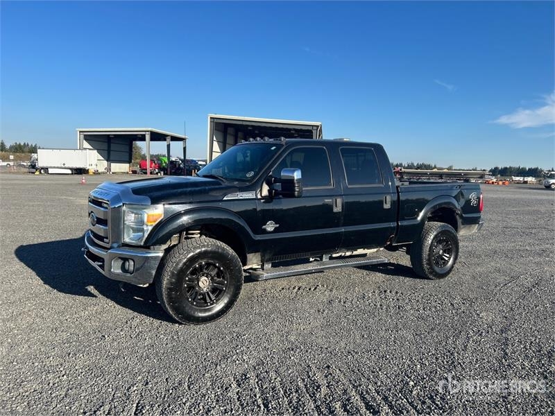 Fourgon utilitaire Ford F-250 XLT 4x4 Crew Cab Pickup — occasion 2011
