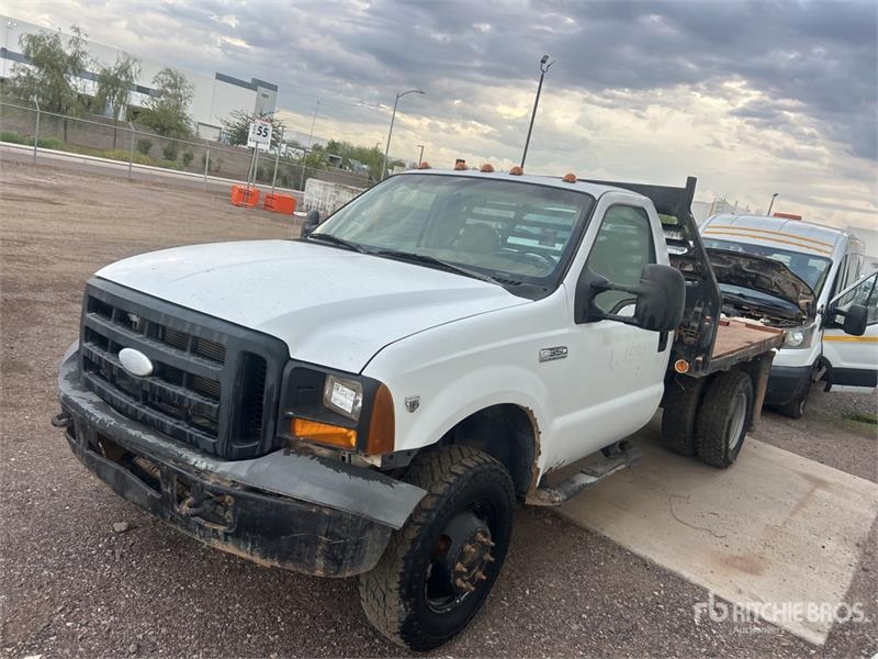 Camion plateau Ford F-350 — occasion 2006