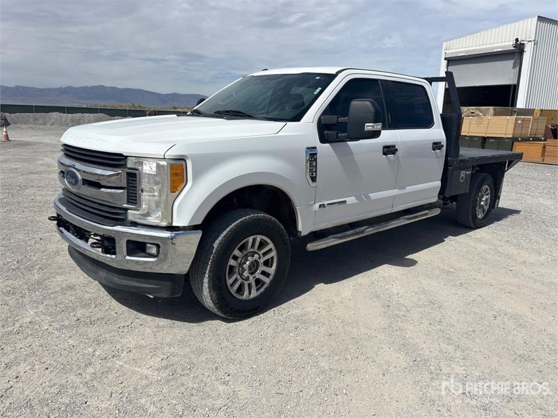 Camion plateau Ford F-350 — occasion 2017