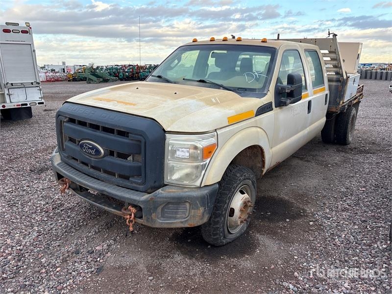 Camion plateau Ford F-350 — occasion 2012