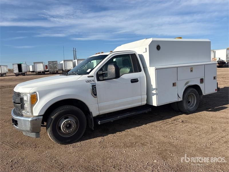 Utilitaire benne Ford F-350 XL 4x2 Utility — occasion 2017
