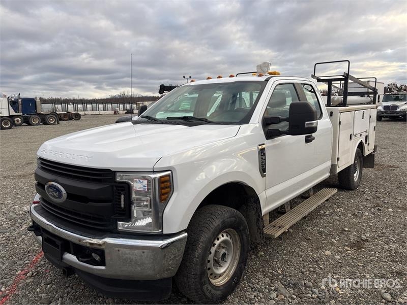 Utilitaire benne Ford F-350 XL 4x4 Extended Cab Utility — occasion 2019