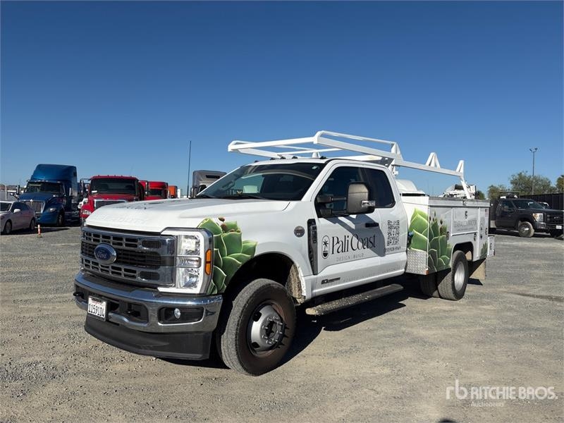 Utilitaire benne Ford F-350 XL 4x4 Extended Cab Utility — occasion 2024