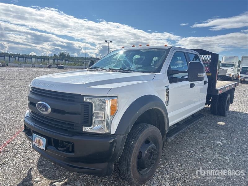 Camion plateau Ford F-550 — occasion 2017