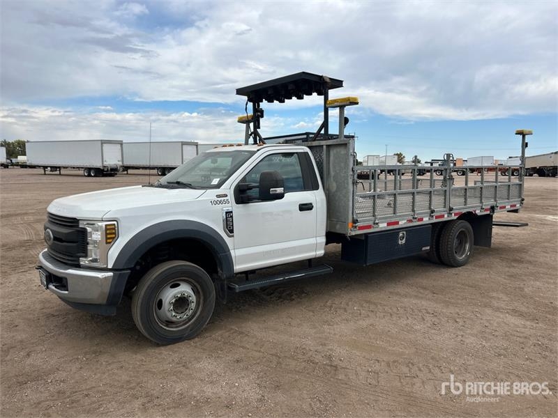 Ford F-550 XL 4x2 Arrow Board — occasion 2018