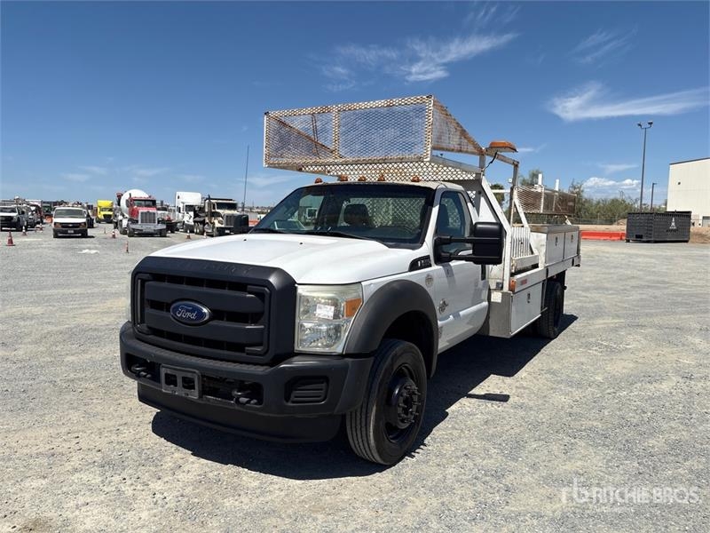 Camion plateau Ford F-550 XL 4x2 Flatbed — occasion 2014