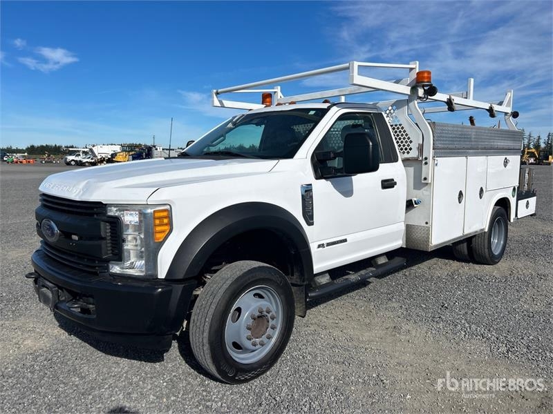 Utilitaire benne Ford F-550 XL 4x2 Utility — occasion 2017