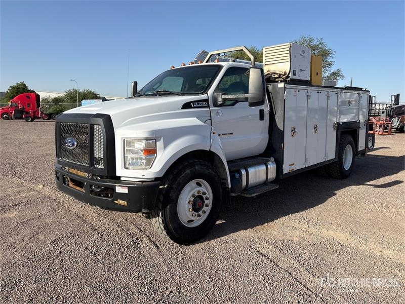 Camion municipal Ford F-750 XL 4x2 Service — occasion 2019, 46 446 h