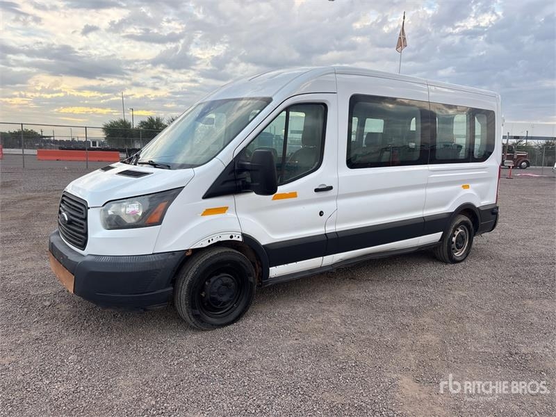 Fourgon utilitaire Ford Transit 350 12 Passenger Van — occasion 2018
