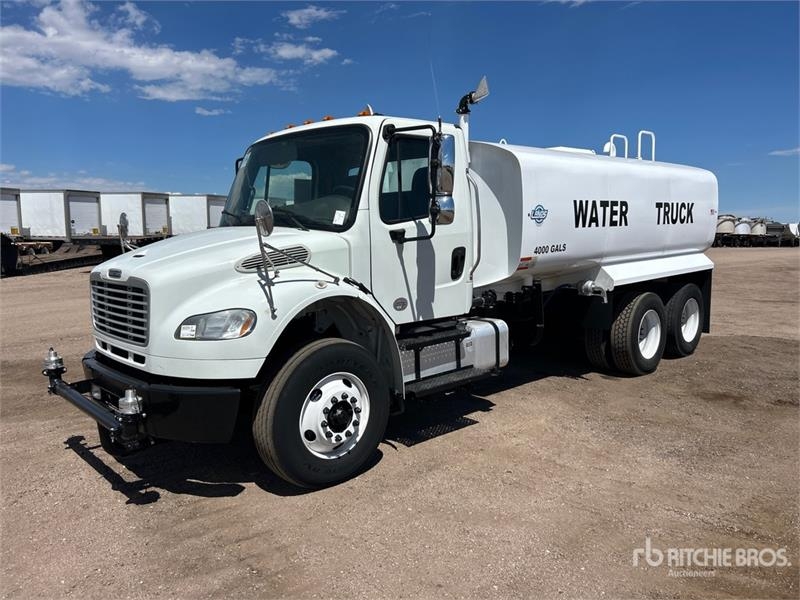 Freightliner 108SD