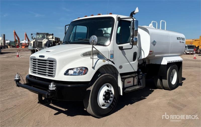 Freightliner 2000 gal 4x2 Water Truck