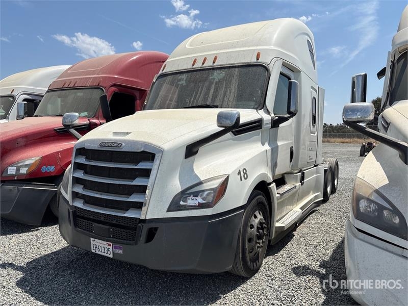 Freightliner 6x4 T/A Sleeper Truck Tractor