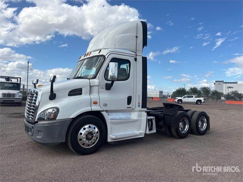 Tracteur routier Freightliner Cascadia 113 — occasion 2015