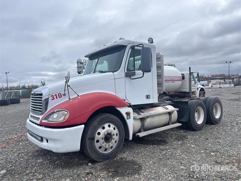 Tracteur routier Freightliner Columbia 120 6x4 T/A Day Cab — occasion 2005