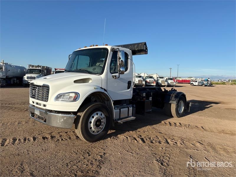 Camion ampliroll Freightliner M2 106 — occasion 2017