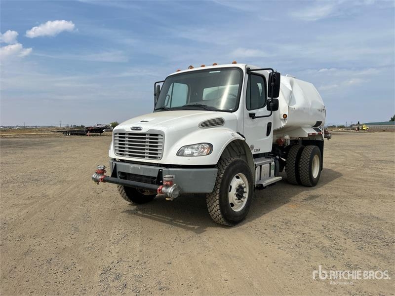 Camion citerne Freightliner M2 106 — occasion 2020