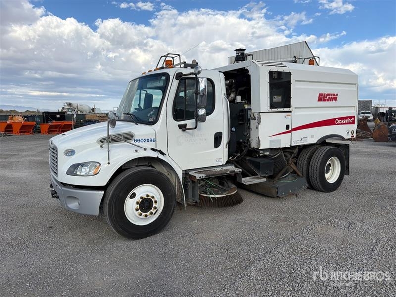Balayeuse Freightliner M2 106 — occasion 2019