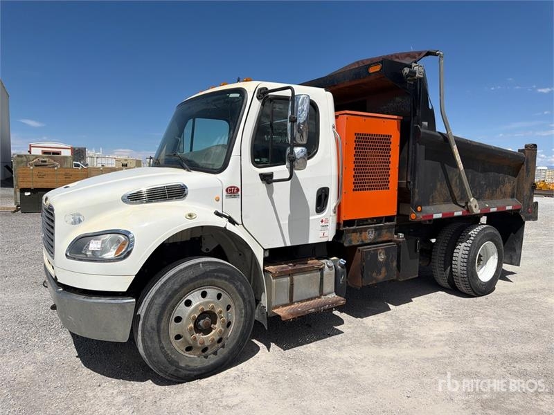 Camion benne Freightliner M2106 — occasion 2015