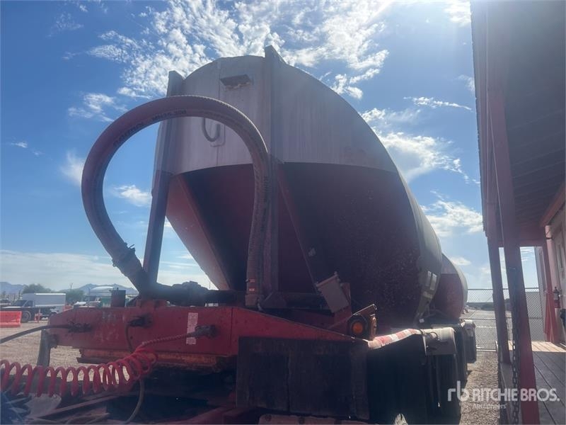 Fruehauf Pneumatic Bulk Trailer