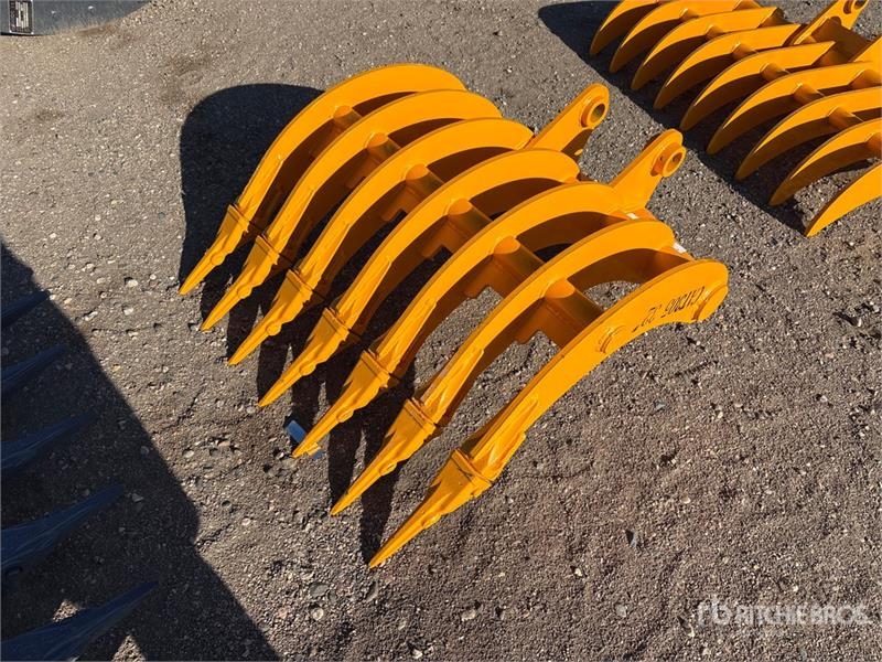 GIYI 32 in Excavator Rake - Fits Cat 305 (Unused)