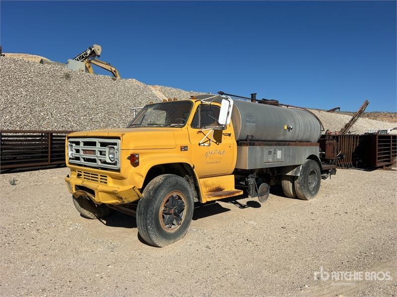 Camion citerne GMC 7000 — occasion 1984