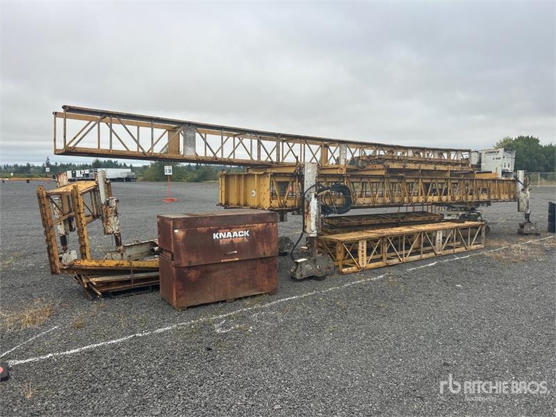 Gomaco Bridge Deck Finisher
